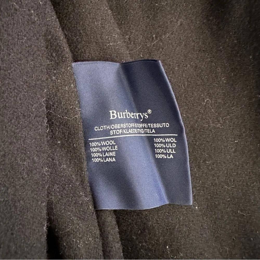 Burberry Black Trench Coat with Signature Beige Nova Check Lining - Picture 16 of 16